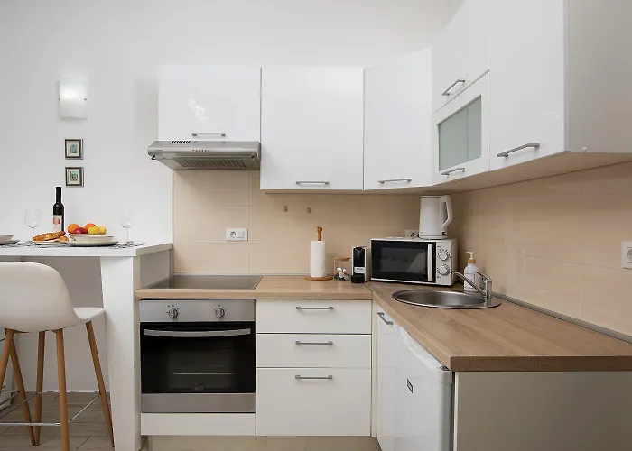 Elegant Next To Arena 풀라