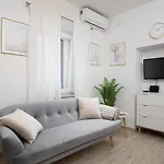 Elegant Next To Arena Appartement *